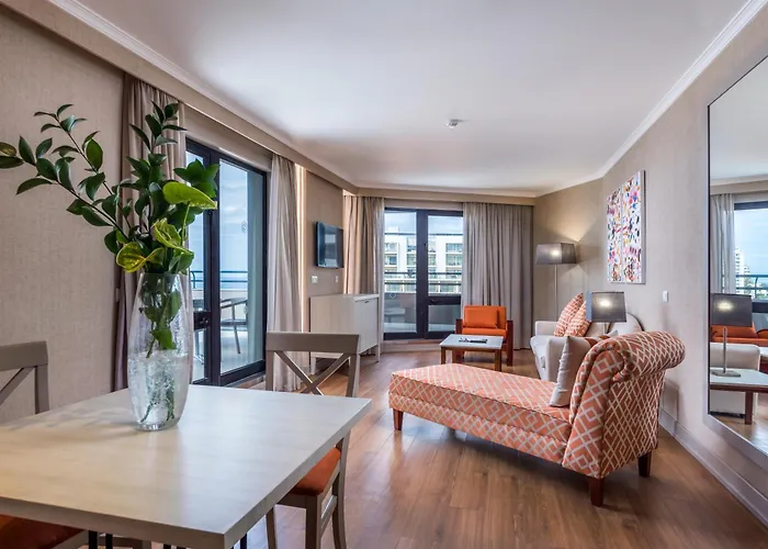 Funchal (Madeira) hotels near Manor Estate of the Crosses Museum